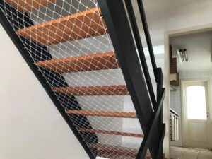 Redes de proteção para escadas e mezaninos