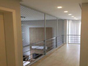 Redes de proteção para escadas e mezaninos