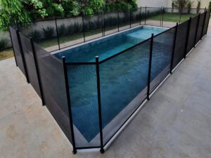 cerca de proteção para piscina